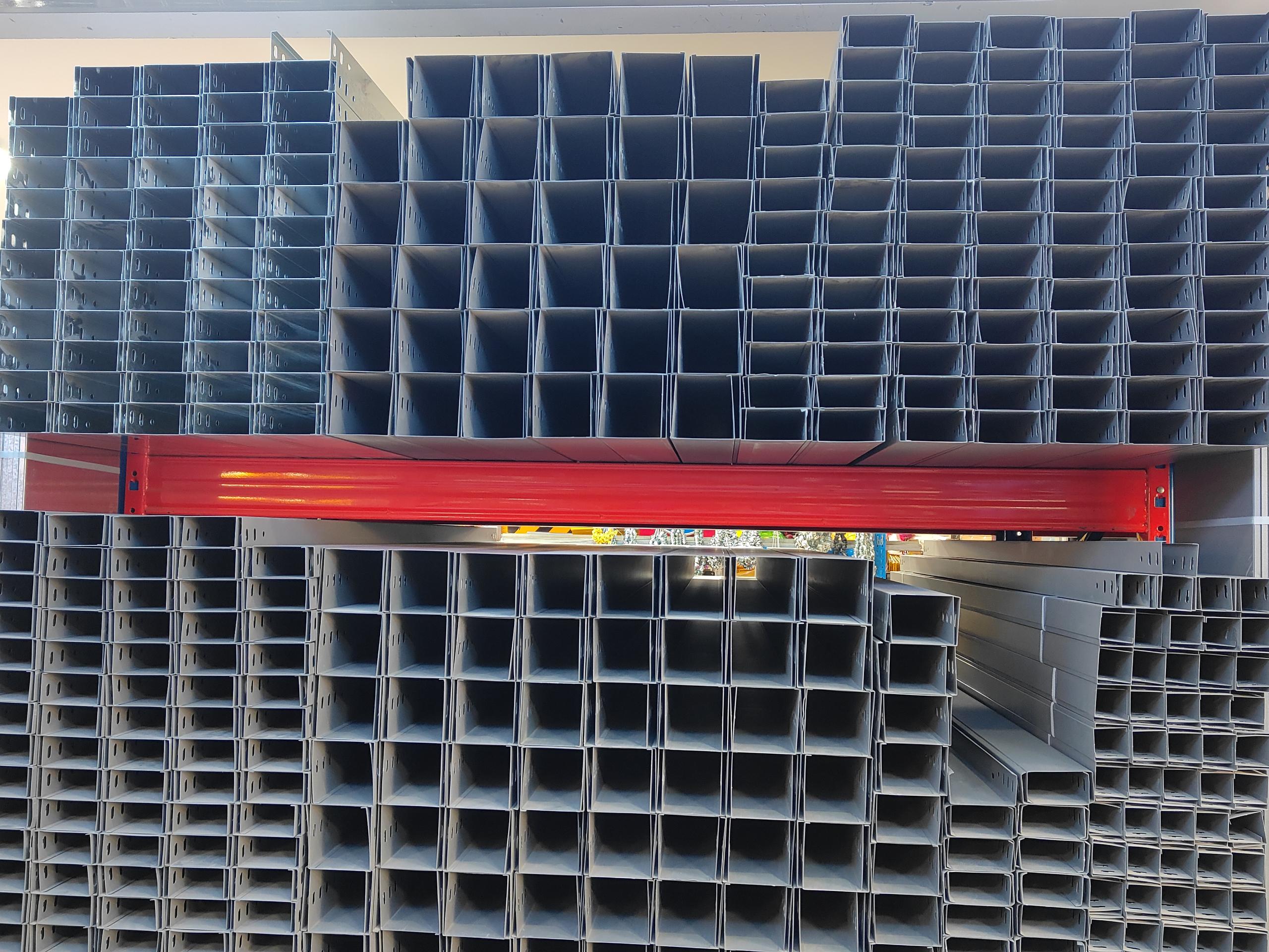 深灰色金屬防火電纜橋架